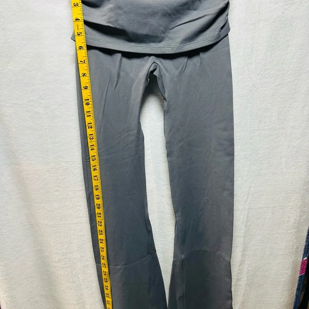 Elegant Gray Women's Leggings - Picture 3 of 6